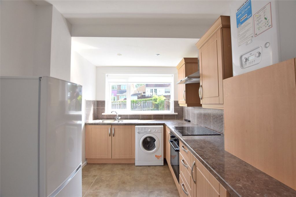 Property photo 2 of 10 Kitchen