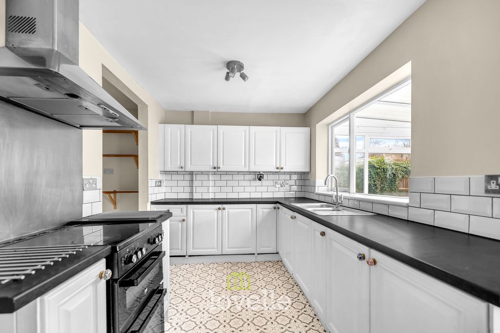 Property photo 2 of 27