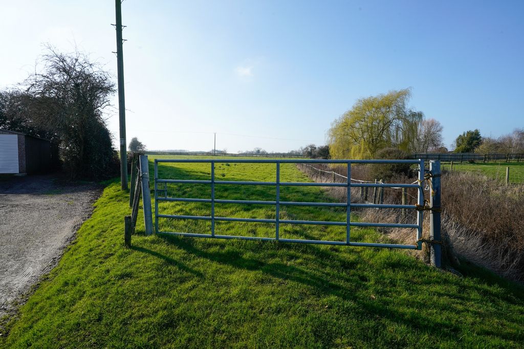 Property photo 2 of 5 Photo 2