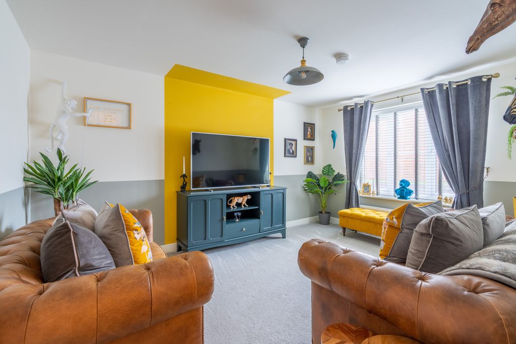 Property photo 2 of 17