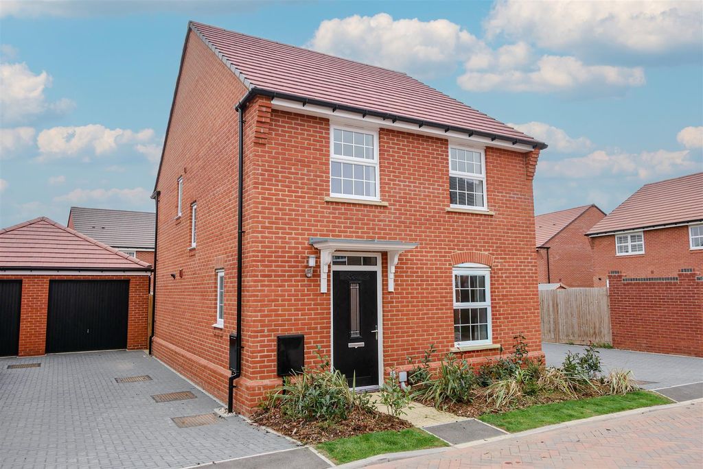 Property photo 2 of 19 Approach