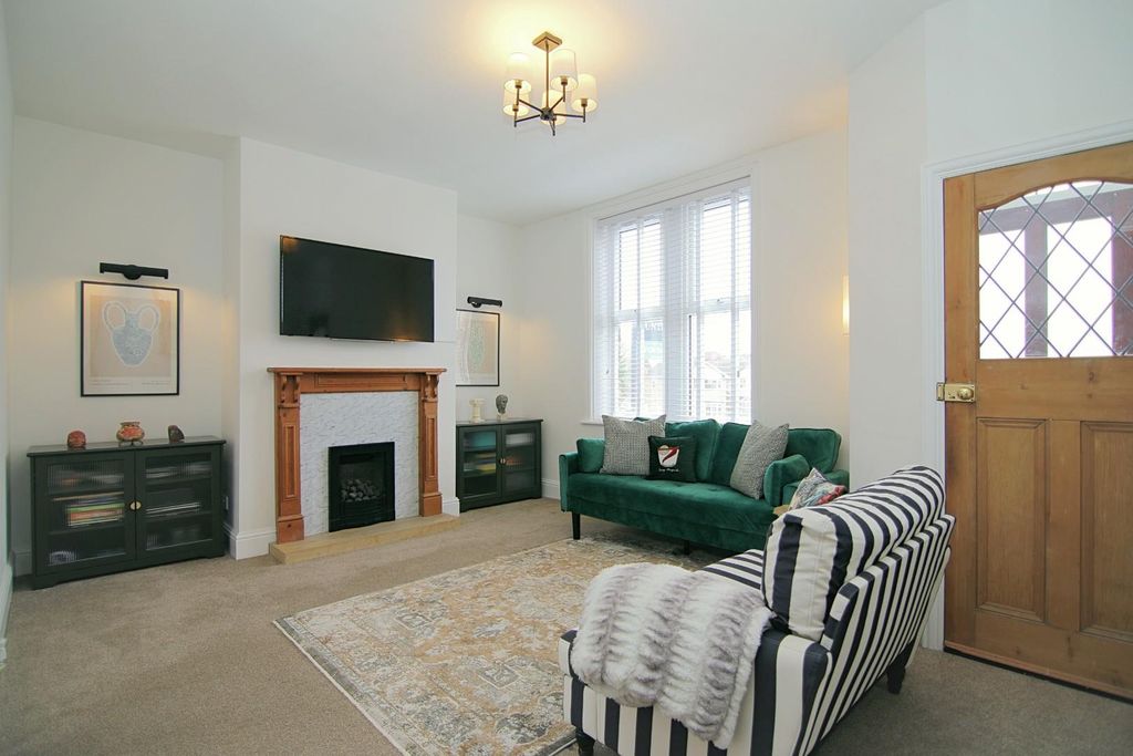 Property photo 3 of 17 Living Room