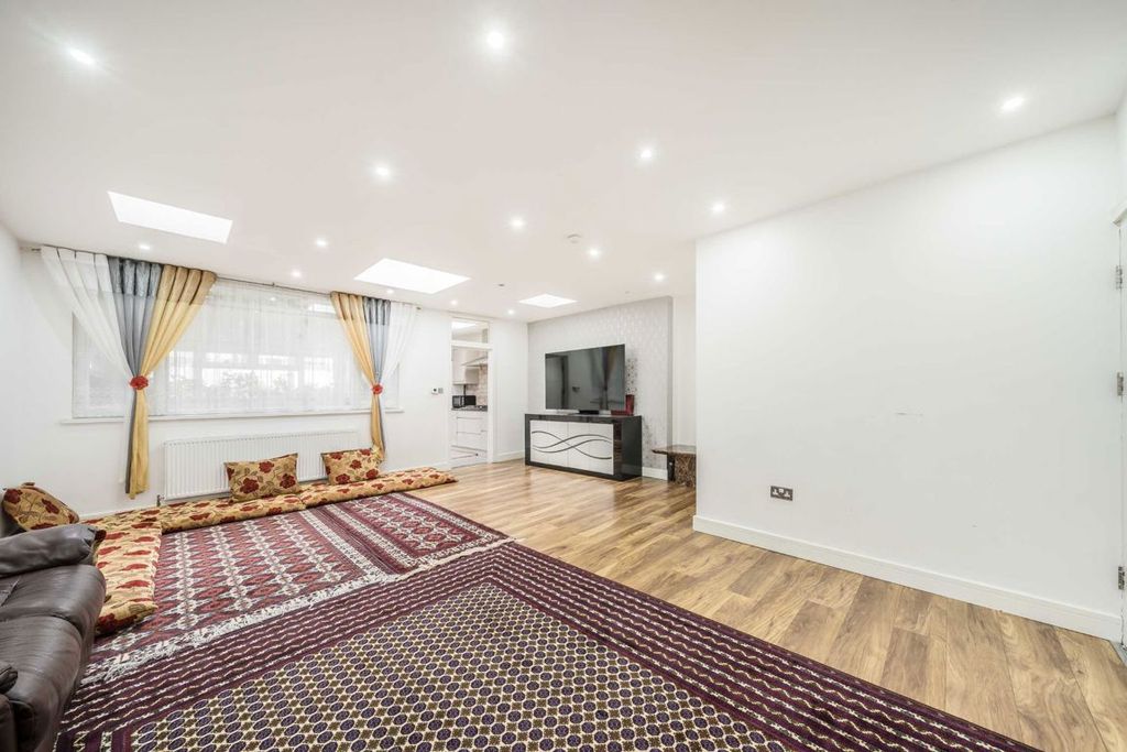 Property photo 3 of 8