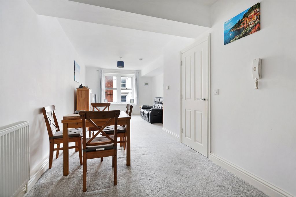 Property photo 3 of 8 Picture No. 04