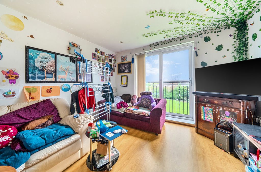 Property photo 3 of 11 1397853-9-69650Aa...