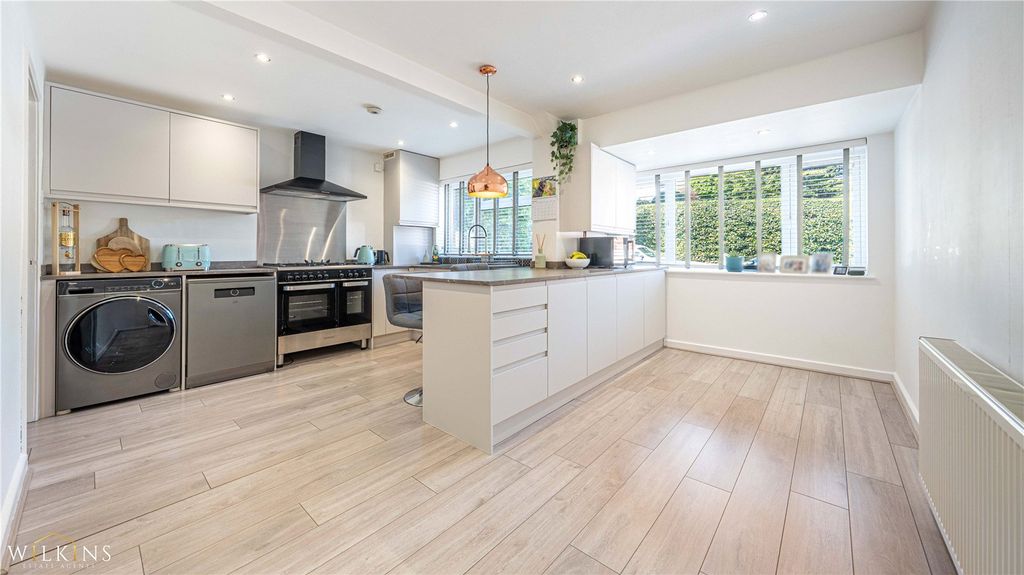 Property photo 2 of 26 Picture No. 13