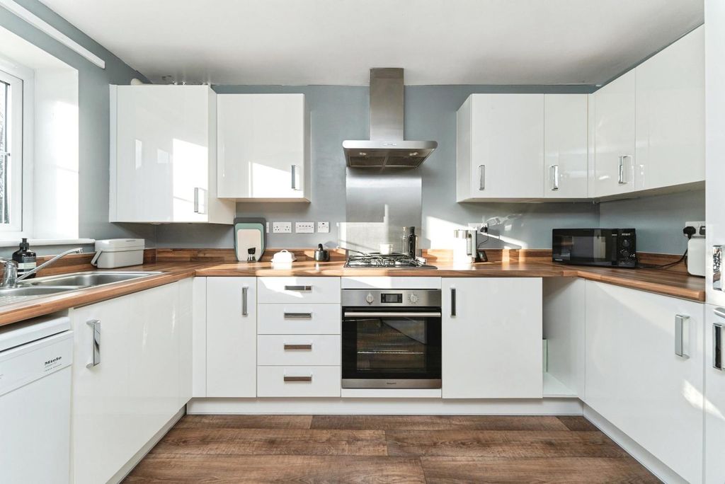 Property photo 3 of 21 Pbox-Img.Jpg