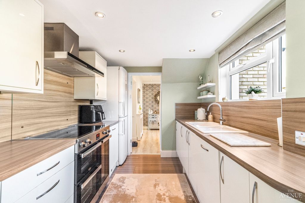 Property photo 2 of 17 4543515