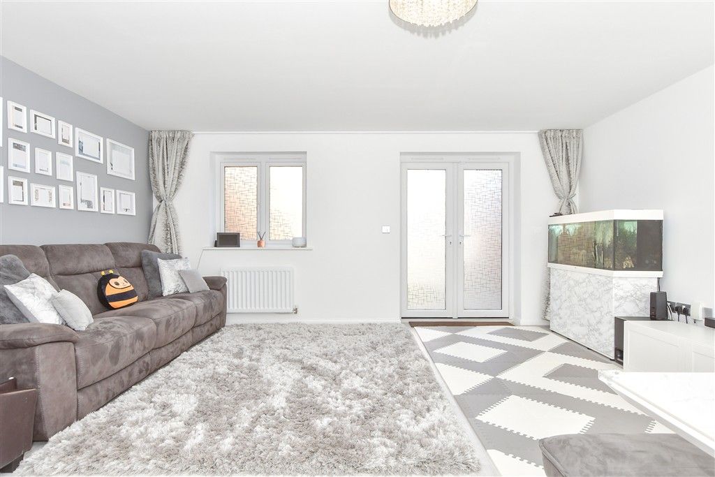 Property photo 1 of 15 Lounge