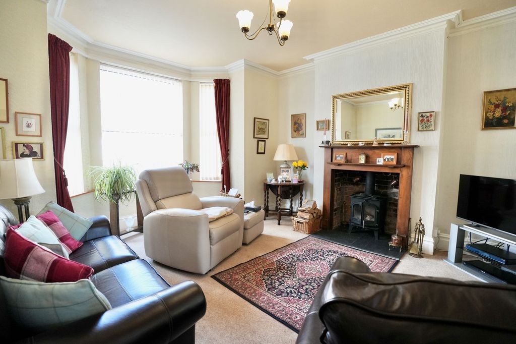 Property photo 2 of 22