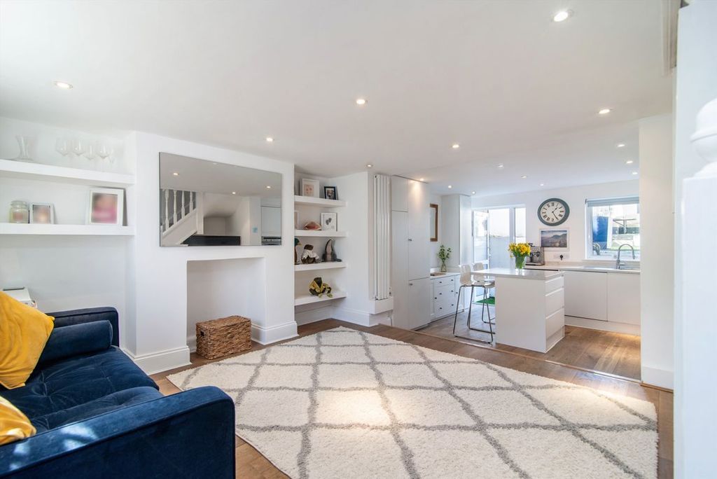 Property photo 3 of 8