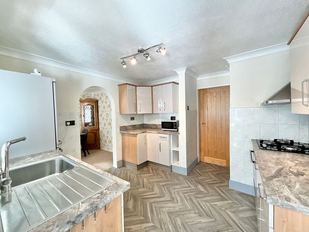 Property photo 2 of 23