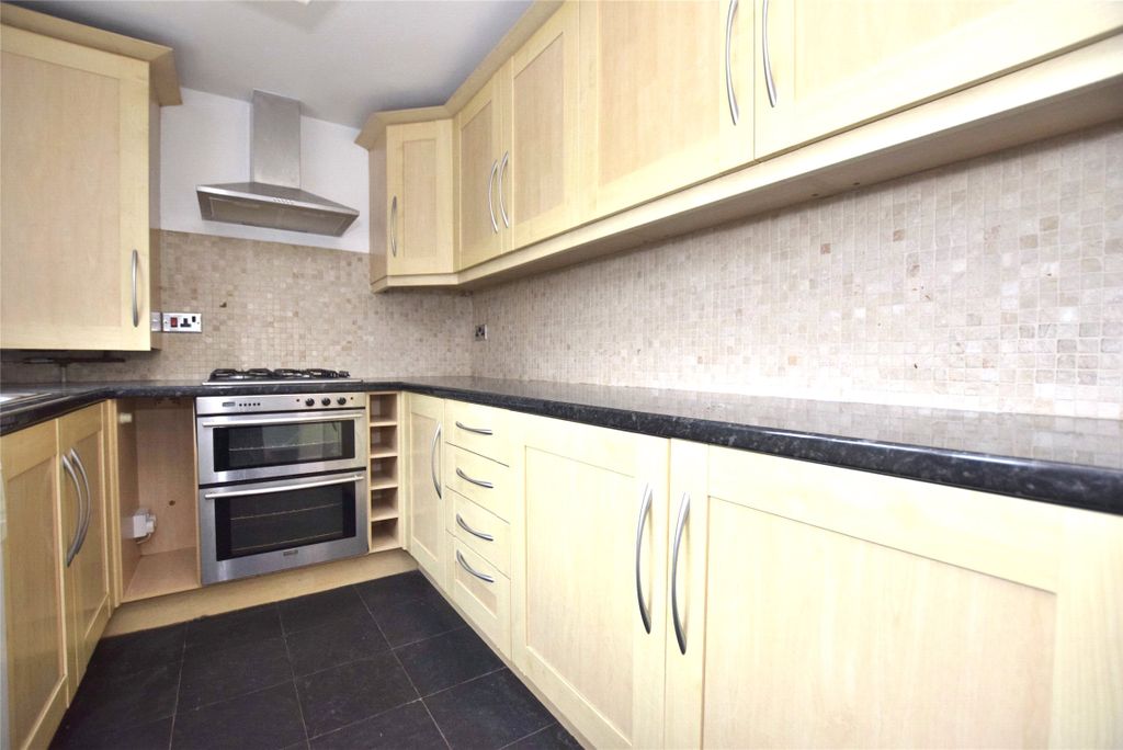 Property photo 2 of 12 Kitchen