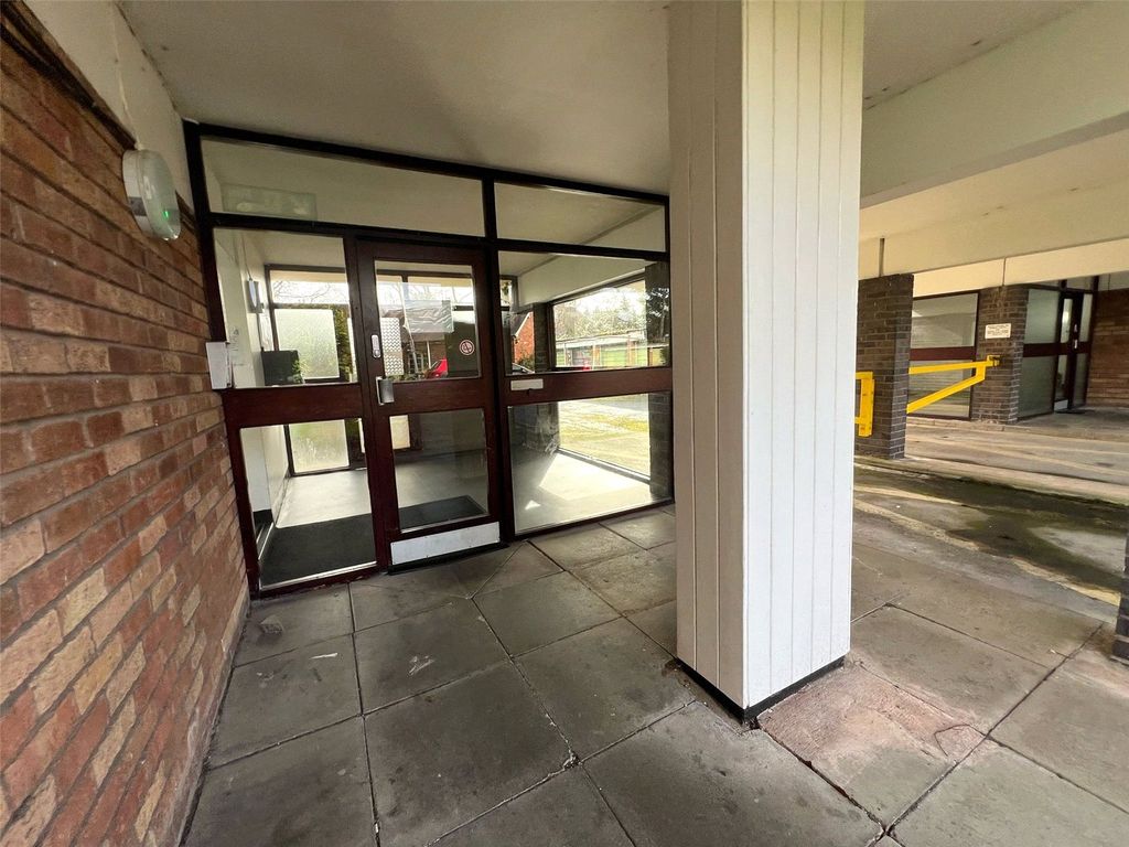 Property photo 3 of 13 Entry