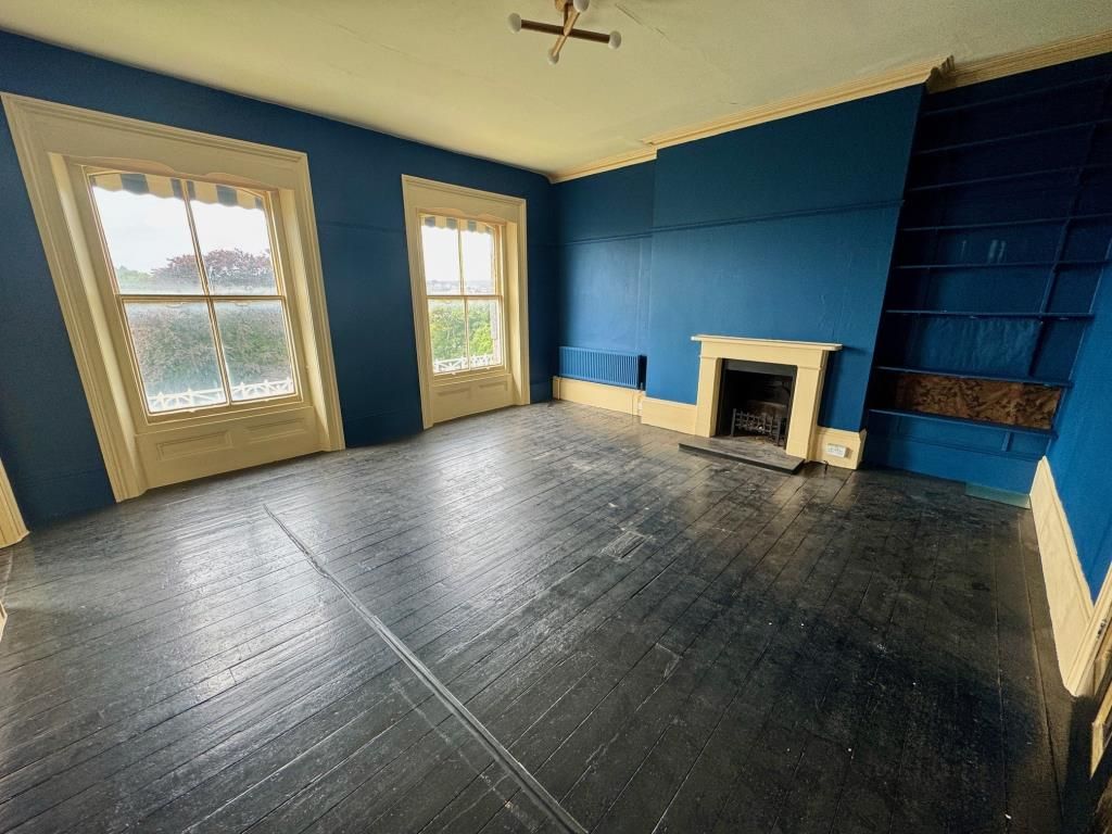Property photo 1 of 10 Living Room