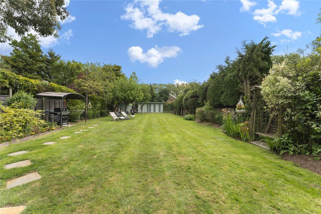 Property photo 2 of 14 Large Garden