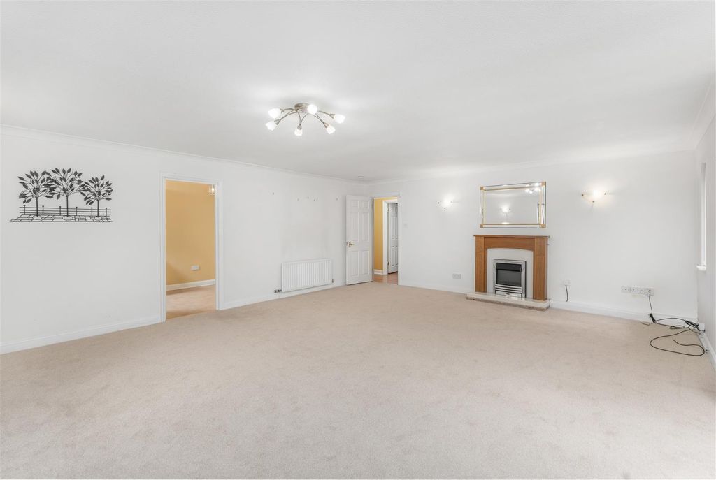 Property photo 3 of 17 1 Hornbeam Close, Banbury-5.Jpg