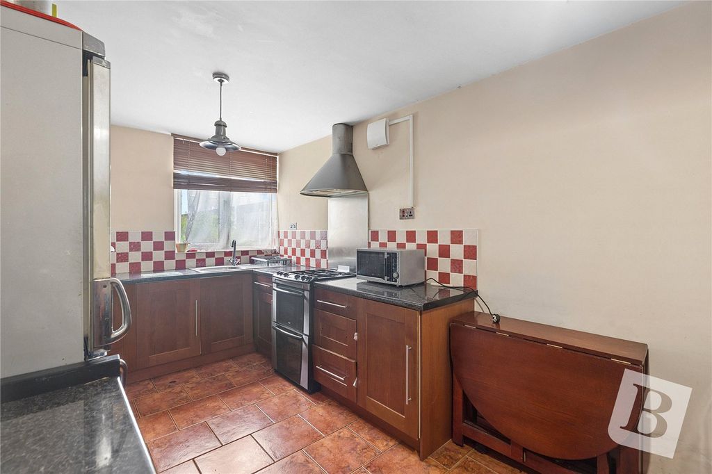 Property photo 2 of 9 Kitchen