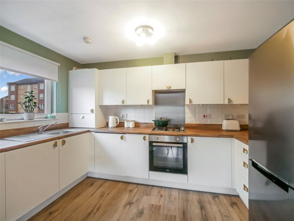 Property photo 3 of 12 4