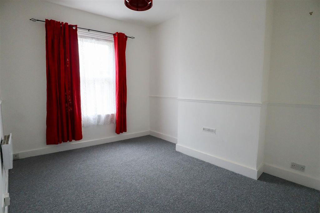 Property photo 2 of 6 Living Room