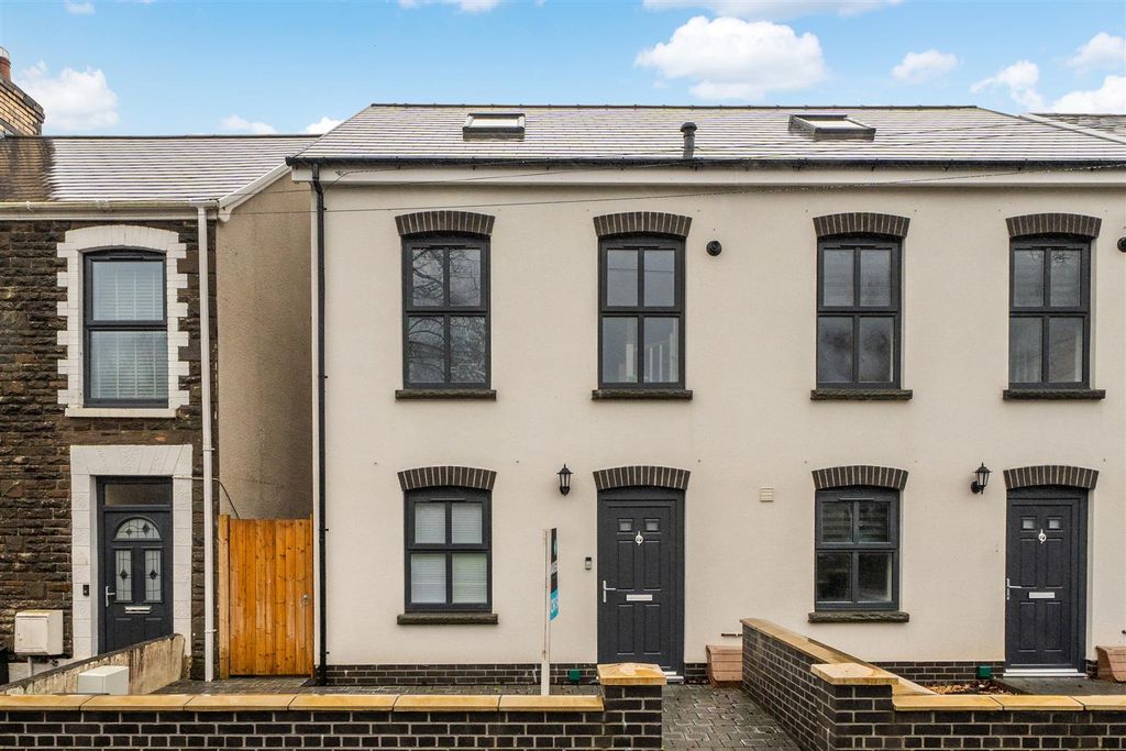 Property photo 1 of 26