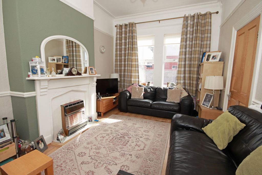 Property photo 3 of 14