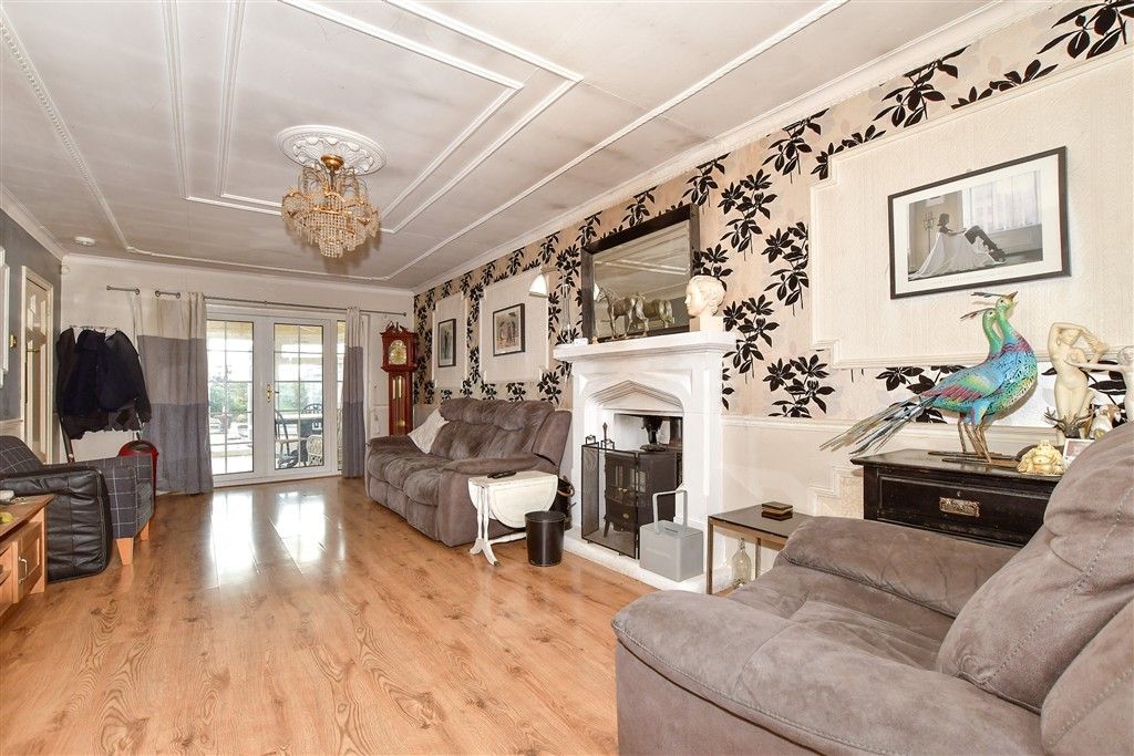 Property photo 1 of 15 Lounge