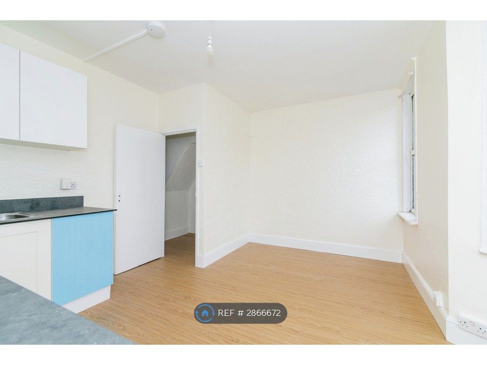 Property photo 3 of 21 Kitchen/Living Room