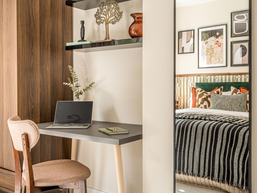 Property photo 3 of 13 North Gate Park - Show Apartment Bedroom Mirror Shot