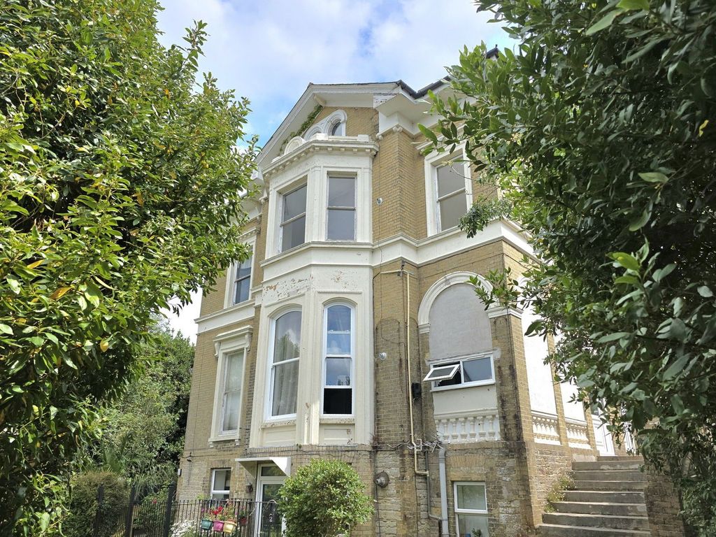 Property photo 2 of 8