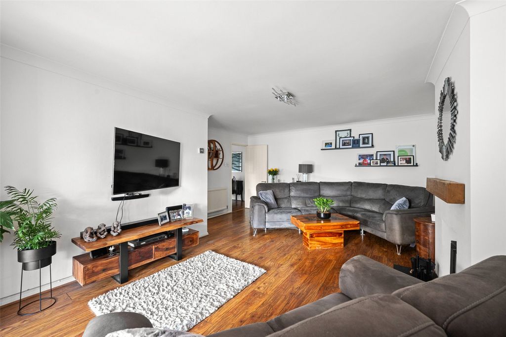 Property photo 2 of 22 Picture No. 23