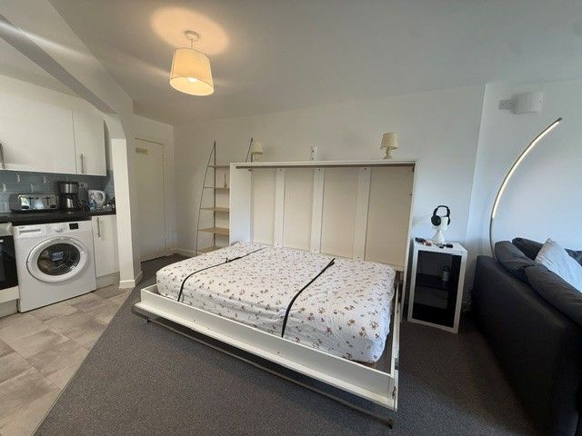 Property photo 3 of 11 Living/Bed Area