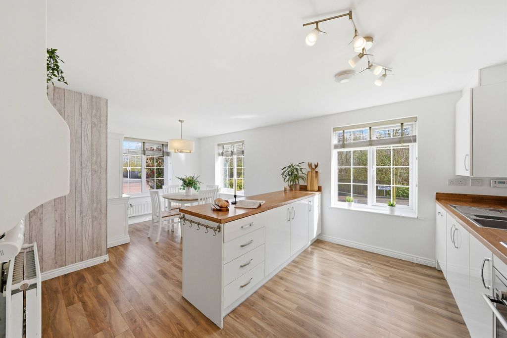 Property photo 3 of 31