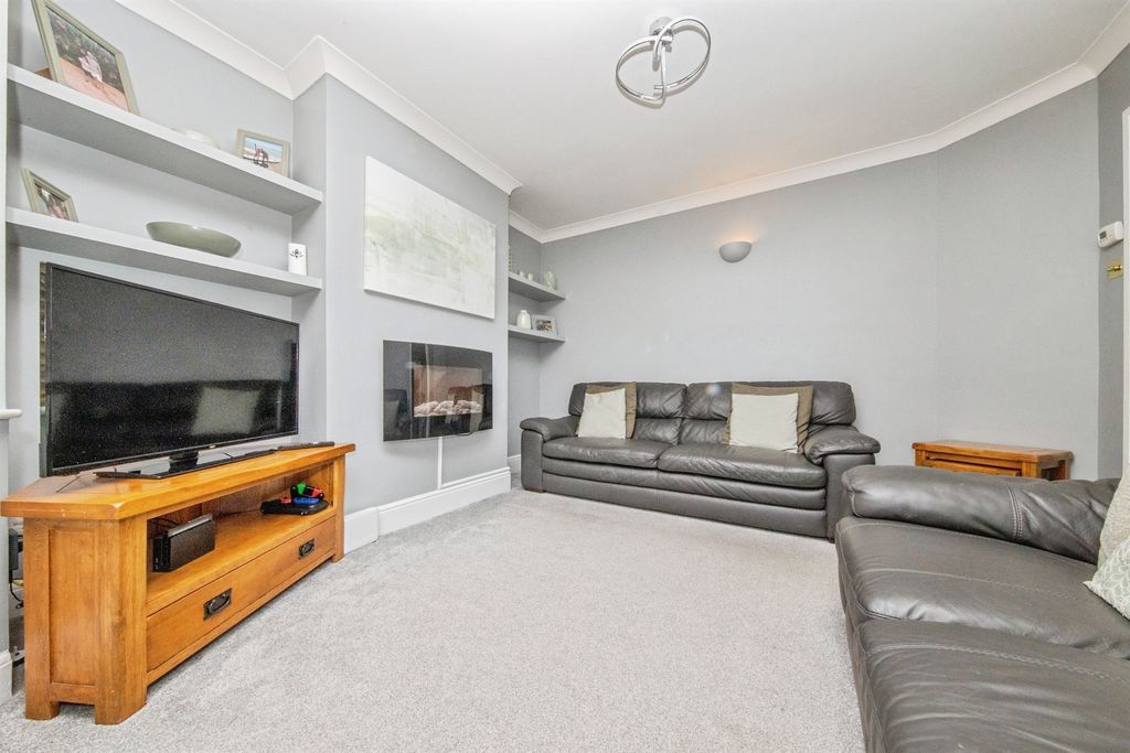 Property photo 2 of 19