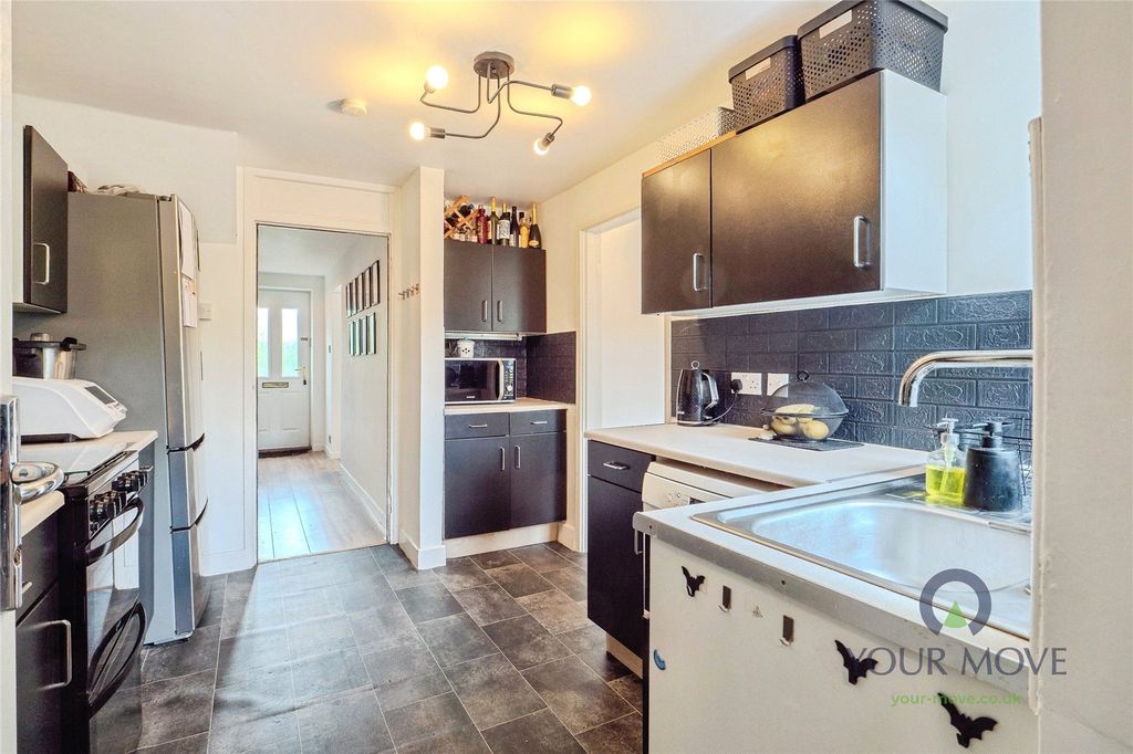 Property photo 2 of 14 Kitchen