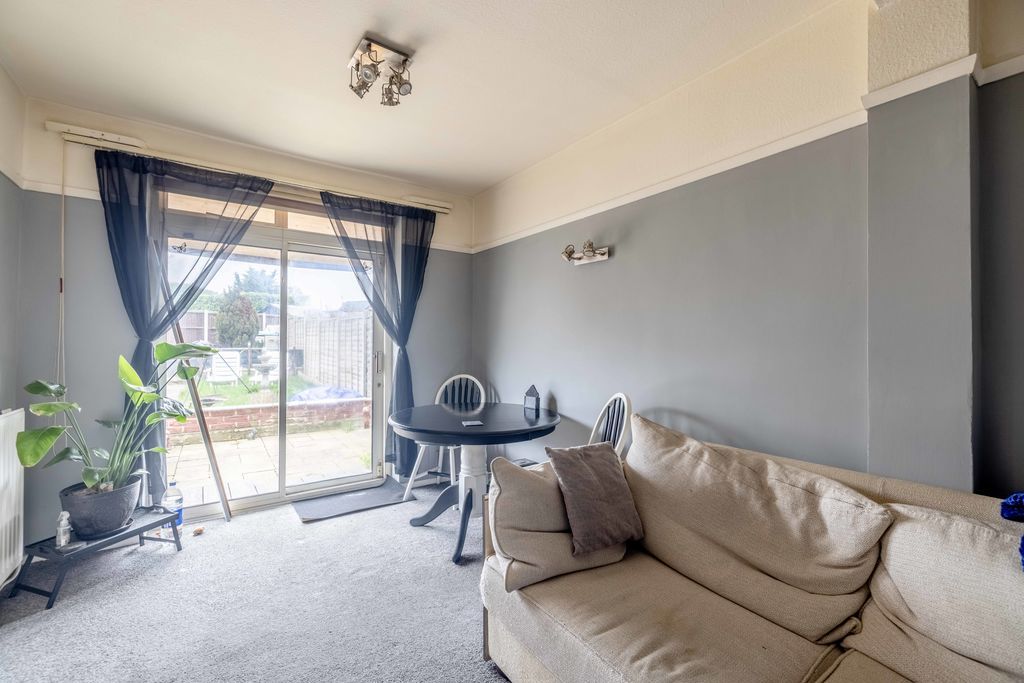 Property photo 3 of 10 Photo 7