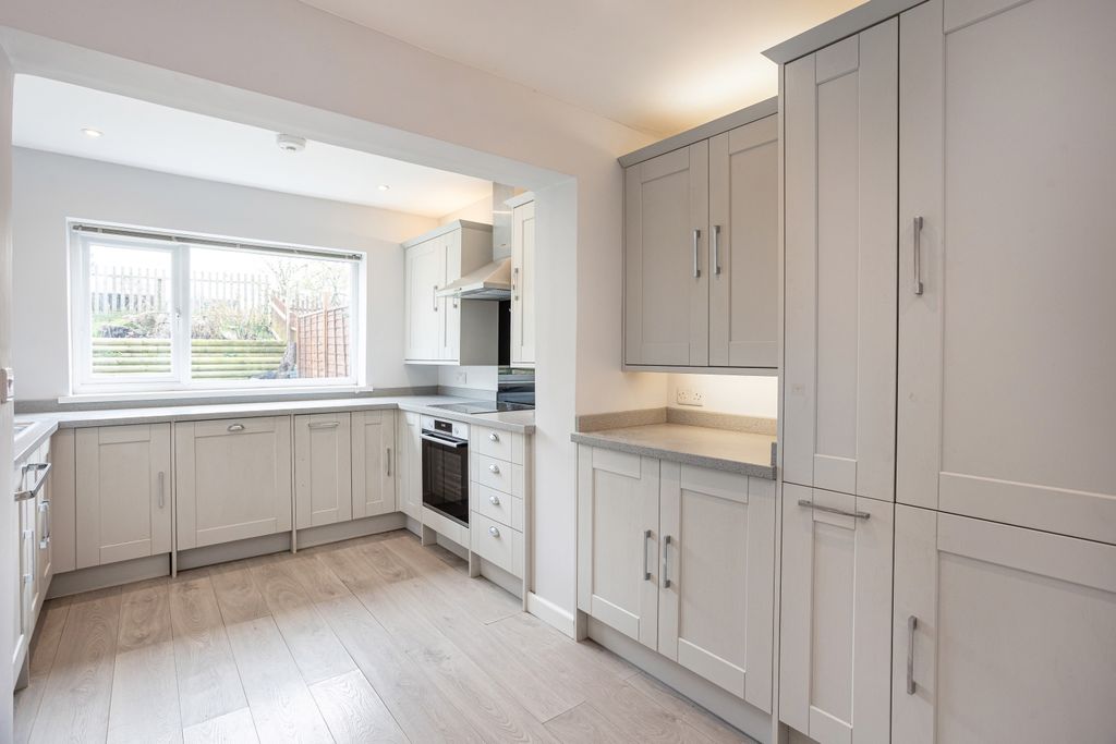 Property photo 2 of 16 Kitchen