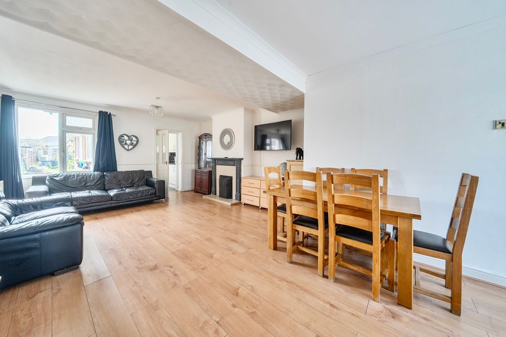 Property photo 3 of 12 14495131069E8Ec2A2d5Ca