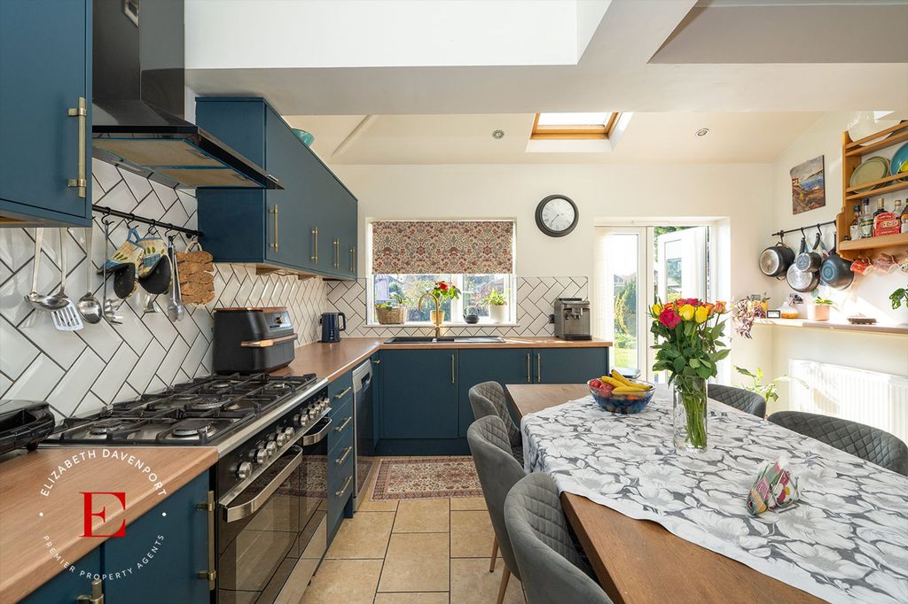 Property photo 3 of 19