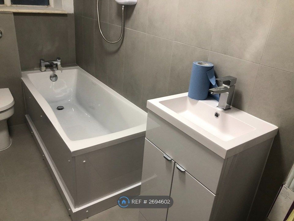 Property photo 2 of 14 Bathroom