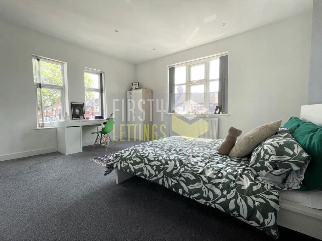 Property photo 1 of 16 Photo 5