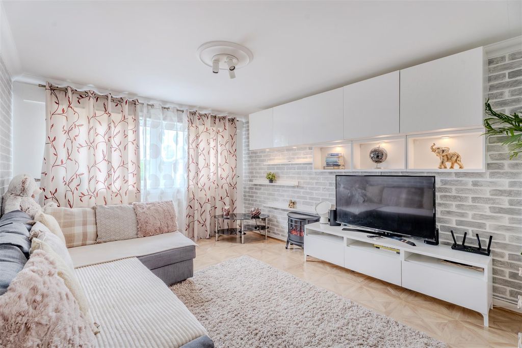 Property photo 3 of 16 11Burnbank-1.Jpg