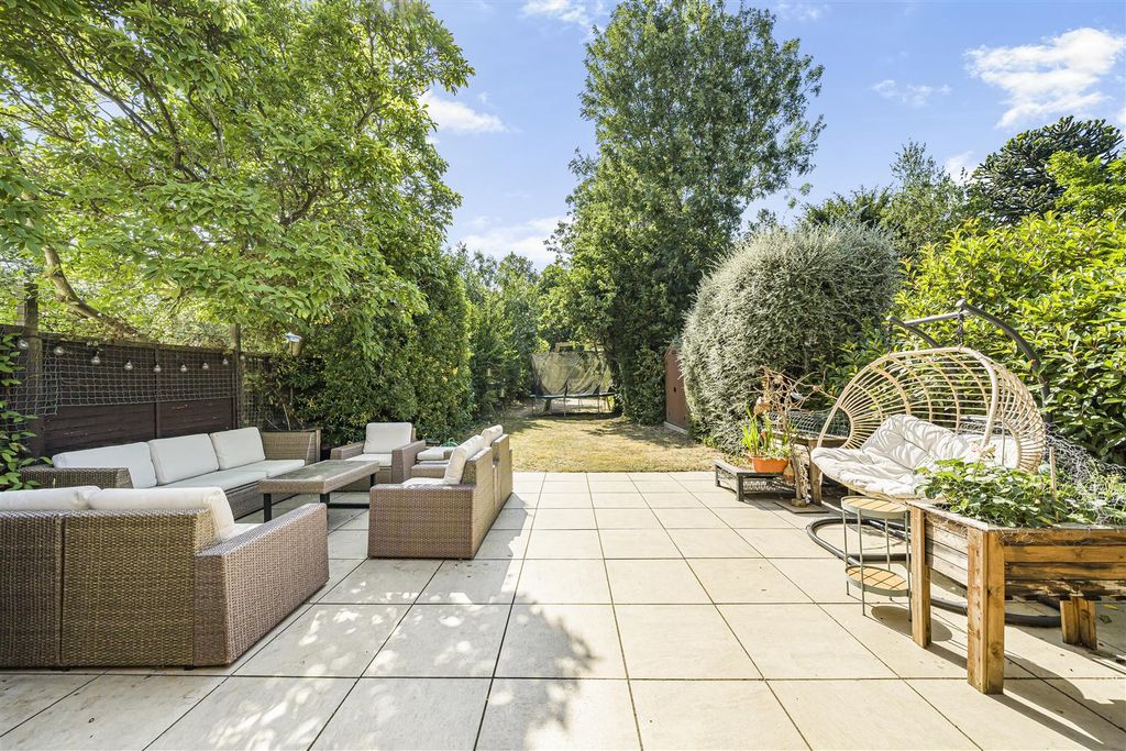 Property photo 1 of 18 10 Lawn Cl, Datchet, Slough Sl3 9Jz23.Jpg