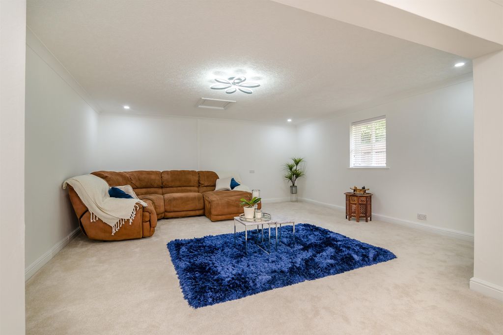 Property photo 3 of 33