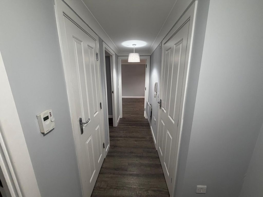 Property photo 2 of 13 Hallway