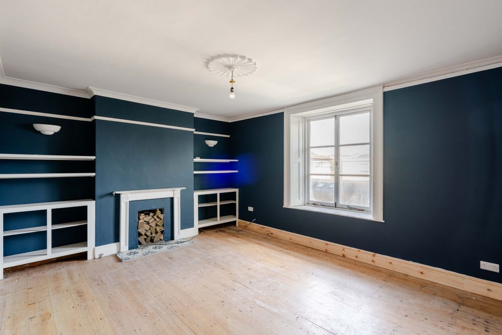 Property photo 3 of 11 1