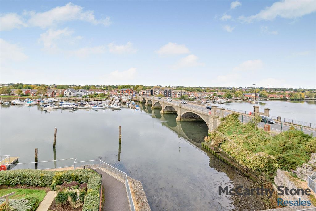 Property photo 1 of 34 8665896-Exterior02-800.Jpg