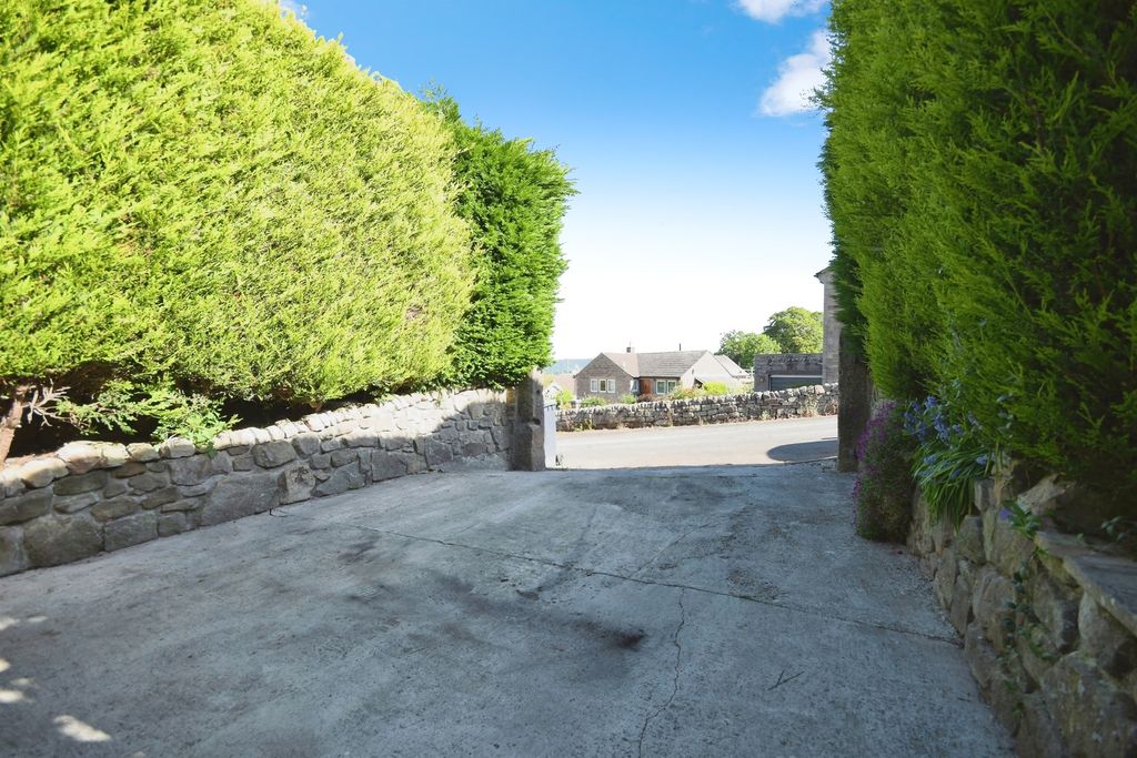 Property photo 2 of 31