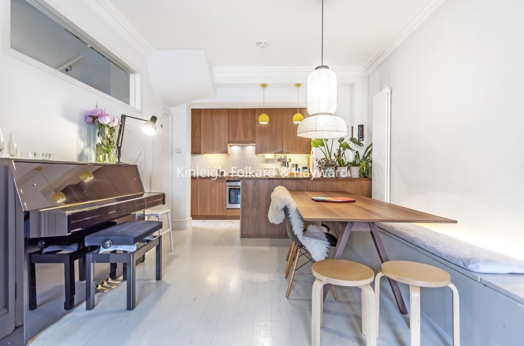 Property photo 3 of 14 7175B131-6589-4E7E-B