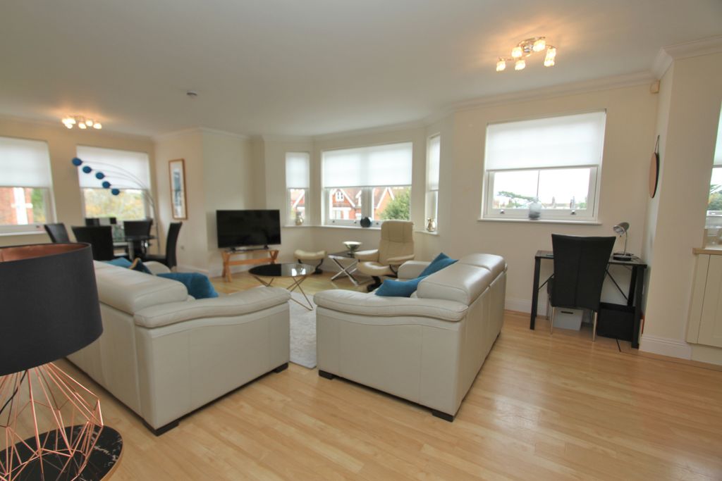 Property photo 3 of 12
